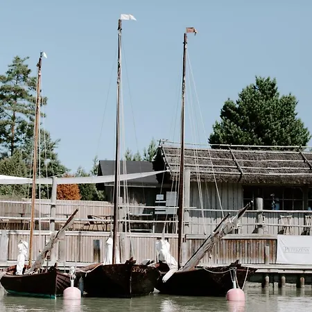 Peterzens Boathouse * Laupunen