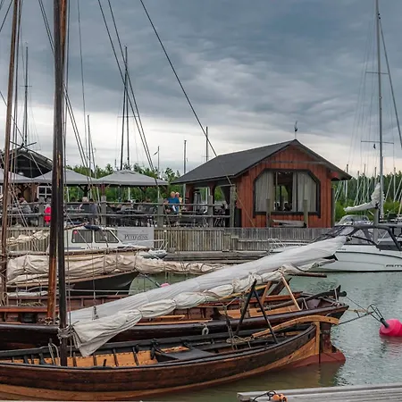 Peterzens Boathouse Semesterbostad *