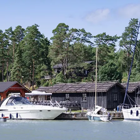 Semesterbostad Peterzens Boathouse Laupunen