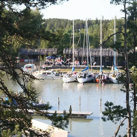 Peterzens Boathouse Laupunen