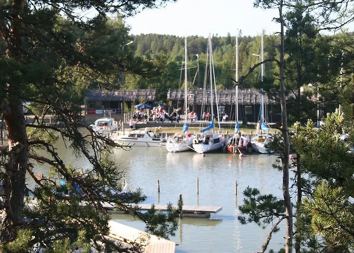 彼得泽思船屋 Laupunen