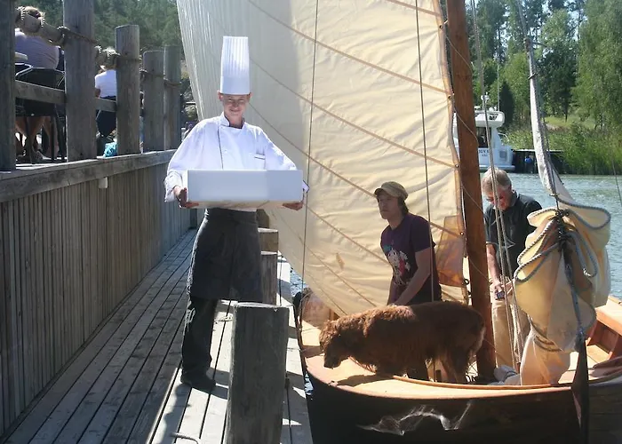 度假居 彼得泽思船屋 Laupunen